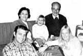1975 עם הוריו, חנה ושי
