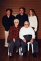 לוי במלאת לו 80 שנה עם שרה והילדים
